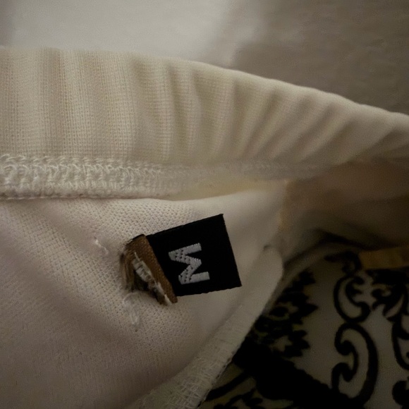 Chic Strapless White Dress with Black Sash - Picture 3 of 3